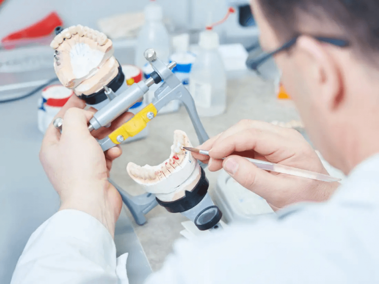 <strong>5 Reasons Dental Implants Will Make You Smile</strong>