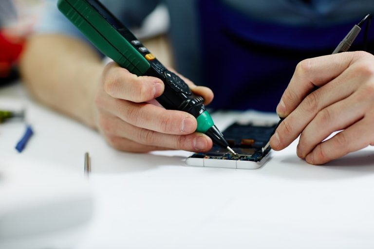iPhone screen repair