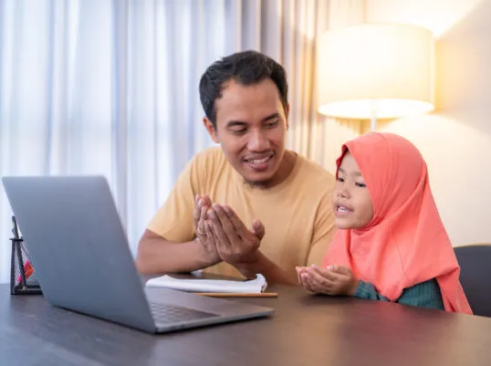 Why Online Quran Tutors Translations Are Vital for New Learners