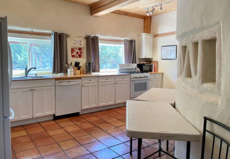 Is Staying at a Yoga Retreat Center the Best Way to Spend Time in Nature?